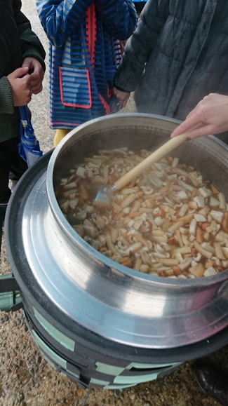 試食中