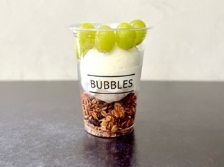 <JUICE STAND BUBBLES>マスカットとミルクジェラート(自家製グラノーラ添え)