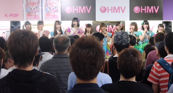 HMVにてお披露目イベントの様子