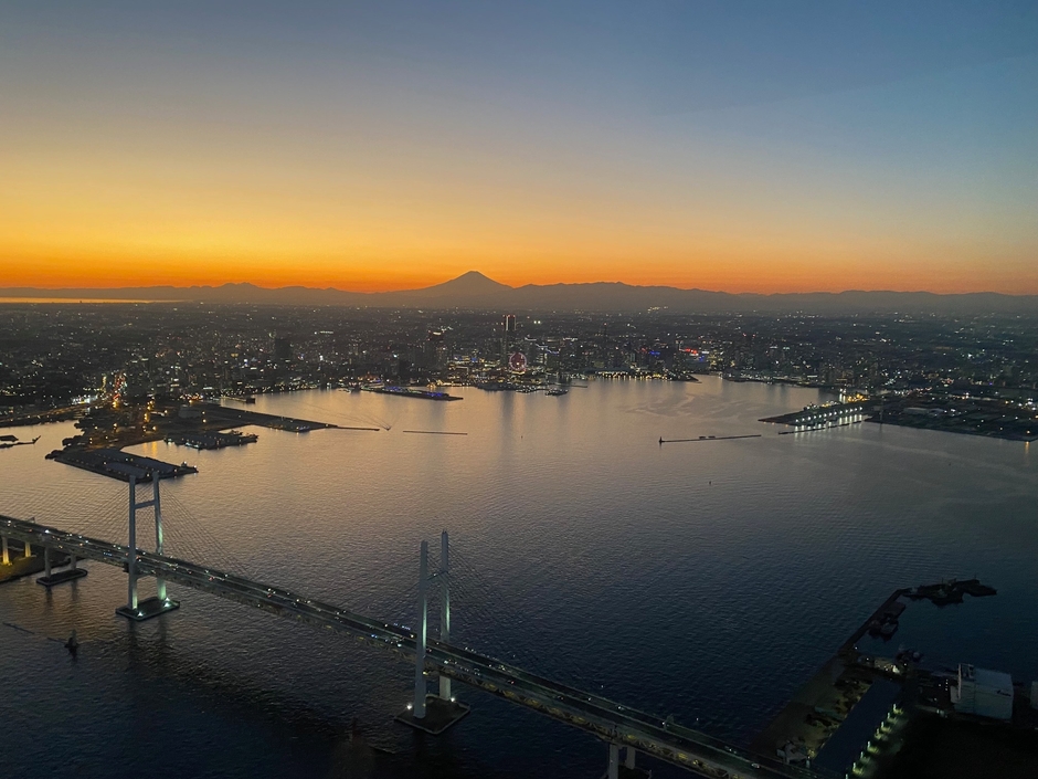 江の島を周って夕暮れの横浜、ここから都心の夜景をフライト　