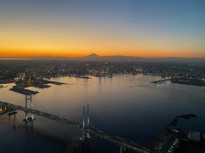江の島を周って夕暮れの横浜、ここから都心の夜景をフライト　