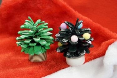 子供たちと一緒に作る 学生考案クリスマスツリー