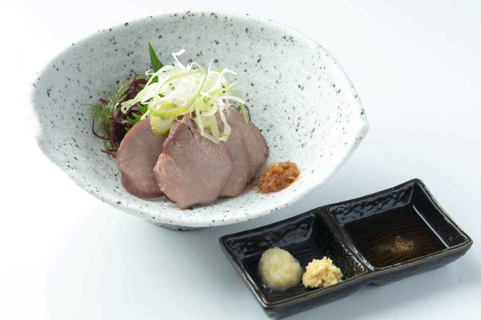 △ 豚タン刺しネギ塩 680円