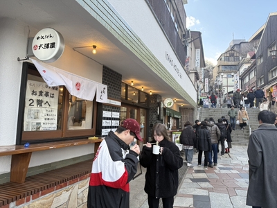 石段街で立ち食いうどん