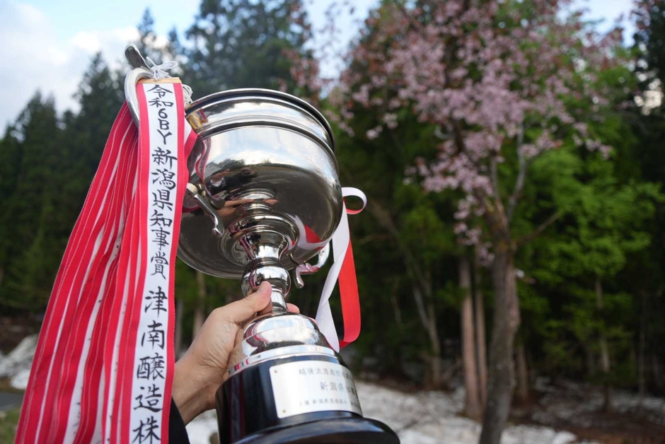 「令和6酒造年度 越後流酒造技術選手権大会」新潟県知事賞（第1位）のトロフィー