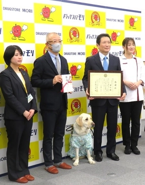 日本盲導犬協会への寄付額が約1,133万円に決定　 ドラッグストアモリが3月25日に福岡県本社で贈呈式を実施