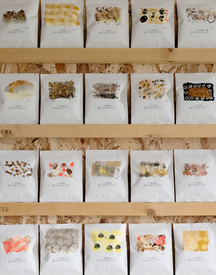 地域の障がい福祉事業所と作る「ART COFFEE」1点1点手描きでパッケージにアートが描かれている