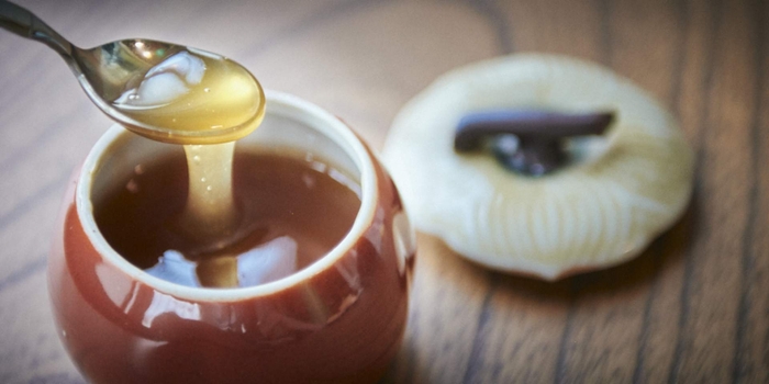 体験の例:奥会津の冬の貴重な贅沢品。天然の飴づくりとヒミツのお茶会「飴よばれ」