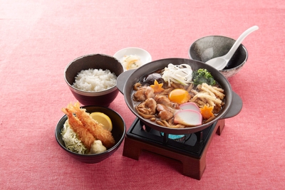 名古屋名物!味噌煮込みうどんと海老フライ御膳