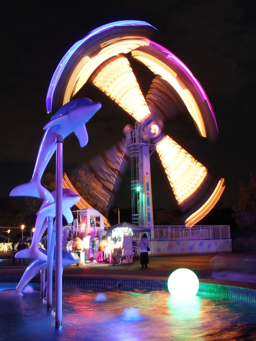 乗って遊んで10倍楽しい!遊園地イルミネーション