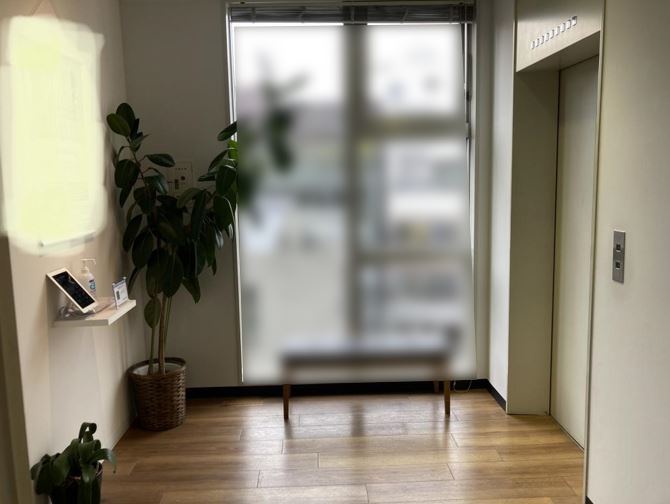 \現在こちらのおしゃれ居抜きオフィス募集中/会社の第一印象は”エントランス”で決まる!?明るいイメージをもたせるオフィスにしたい人必見の恵比寿エリア・居抜きオフィス