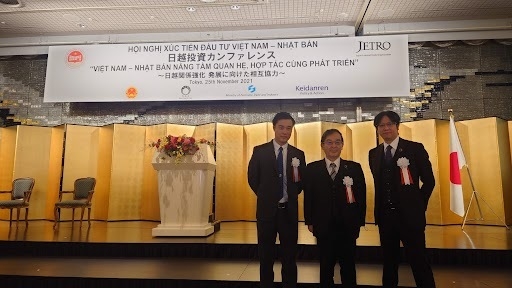 株式会社Rikkeisoft(取締役副会長:Bui Quang Huy)と株式会社フジキン(代表取締役社長:野島 新也と常務取締役:小島 賢亮 )