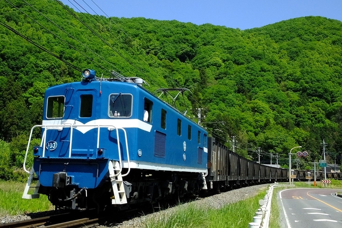 電気機関車 イメージ