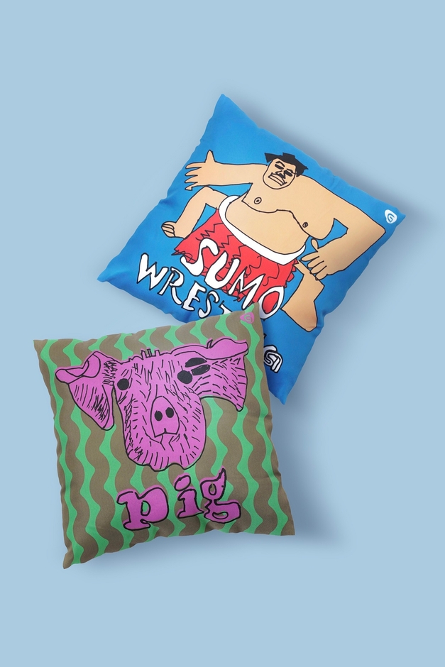 MIRACLE SUMO CUSHION MIRACLE PIG CUSHION 各¥7,800 カラー展開:ブルー、グリーン