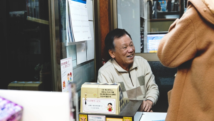 いつも笑顔で迎え入れてくれる店主の末原さん