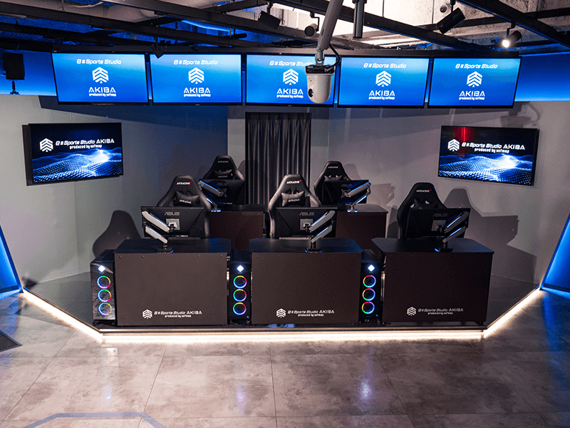 観客の目の前で試合を行います