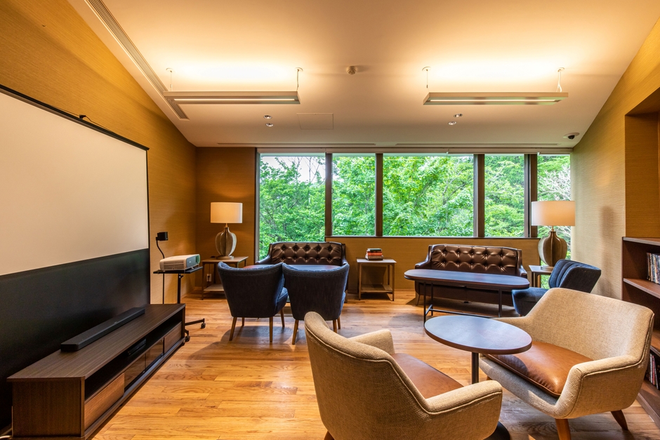 約10席のラウンジ Lounge-A