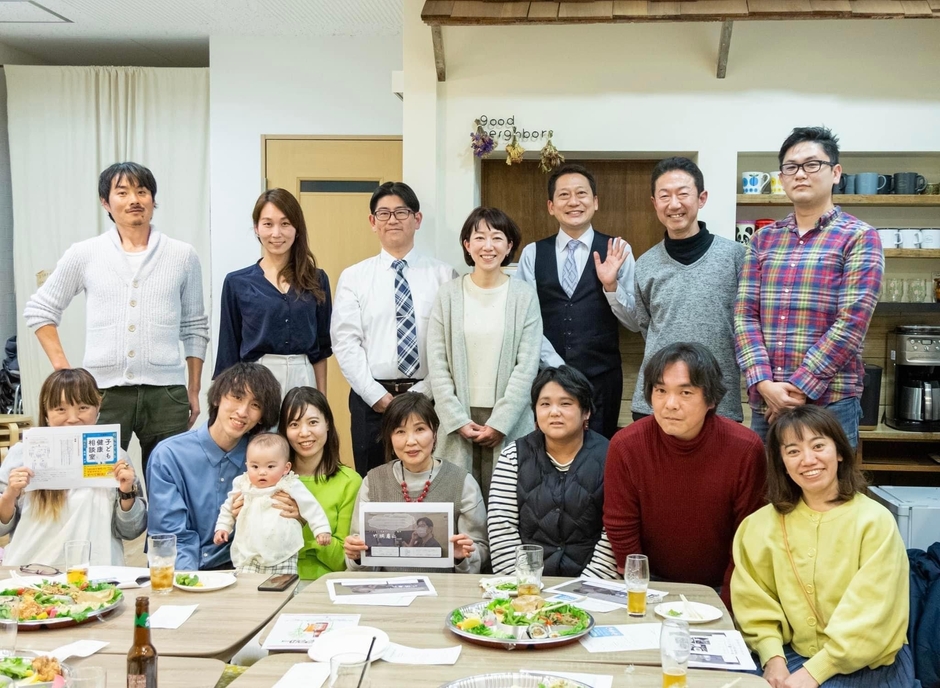 奈良県生駒市開催「子どもが病気!パパはどうしてる?座談会」小紫雅史生駒市長・たけつな小児科クリニック院長・パパ育児支援者・市民のパパママと