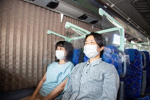 車内画像　人物