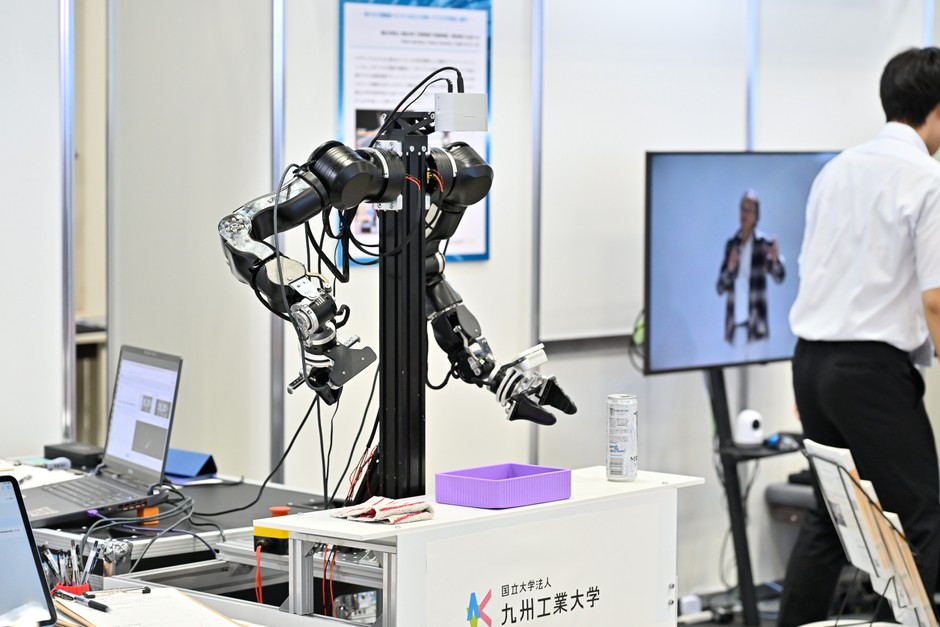 九州工業大学「意図を読み取るPhysicalAIロボット」