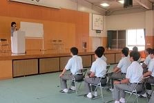 「マナーアップ講習会」開催　「挨拶」「笑顔」「姿勢」についてのマナー指導