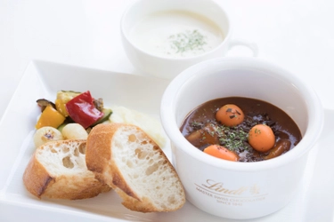 チョコレートを隠し味に使用したランチメニュー　 リンツ ショコラ カフェ 自由が丘店限定で 10月2日から新登場