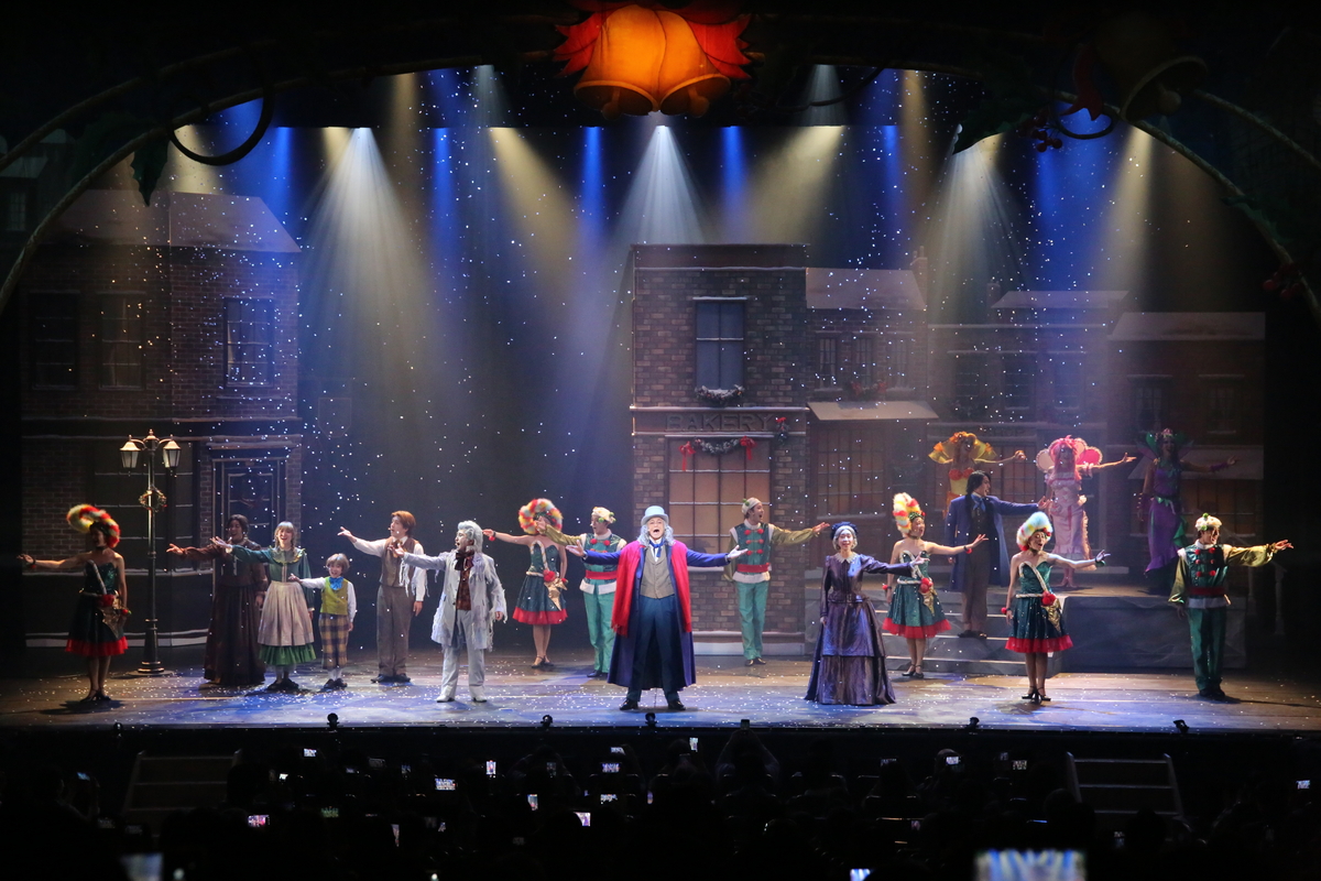 吉田栄作主演! ミュージカル『クリスマス・キャロル』開幕! 12月25日まで20ヶ所22公演全国ツアー!