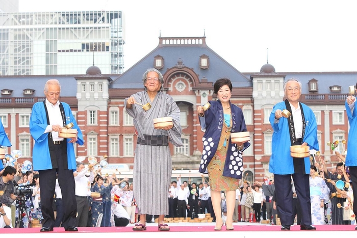 丸の内 ｄｅ 打ち水　昨年開催時の様子