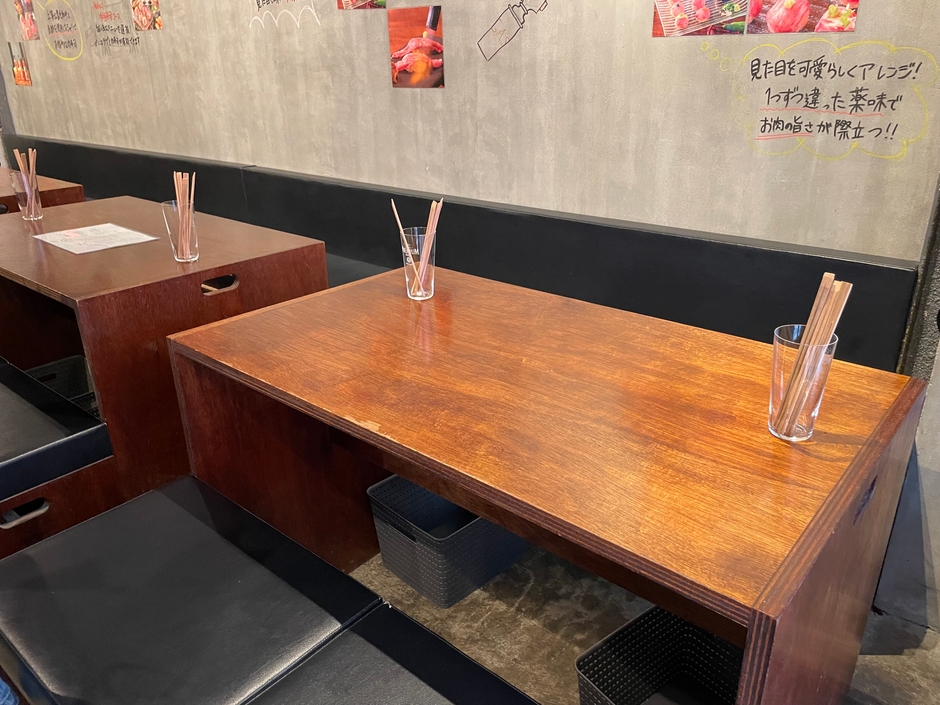 店内テーブル席