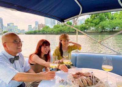 美味しい食事と共に優雅な船旅を