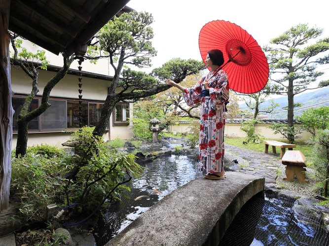 四季の彩りを愉しむ日本庭園