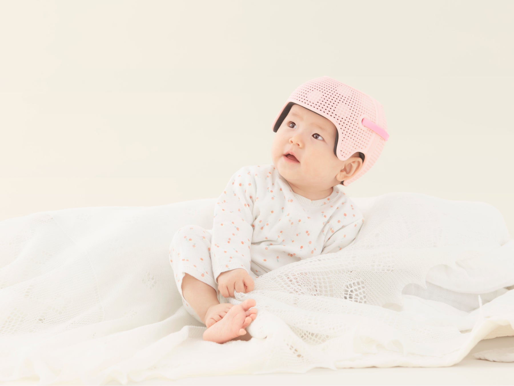 赤ちゃんの“頭のゆがみ”を矯正するヘルメット「クルム」が2022年度グッドデザイン賞受賞