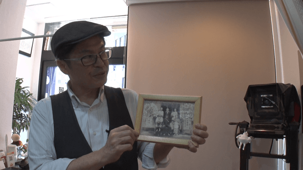 ガラス乾板撮影を行う創業96年の写真館に密着します