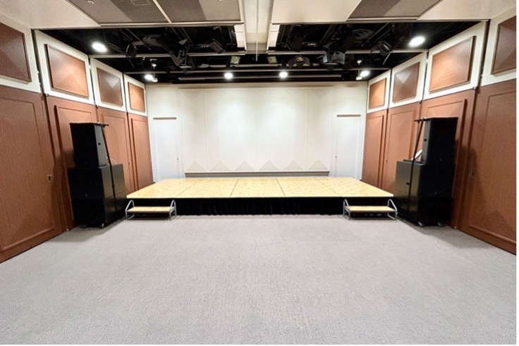 スペース内ステージの様子