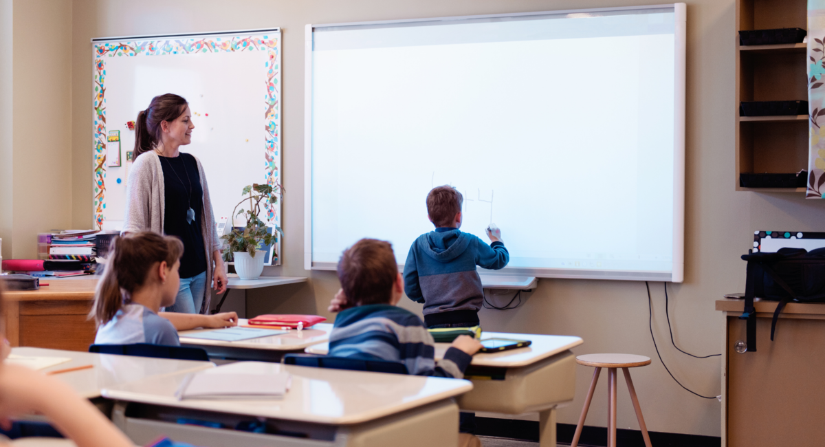 インタラクティブ・ホワイトボードの市場規模は、2027年までに27.5億米ドルに達する見込み