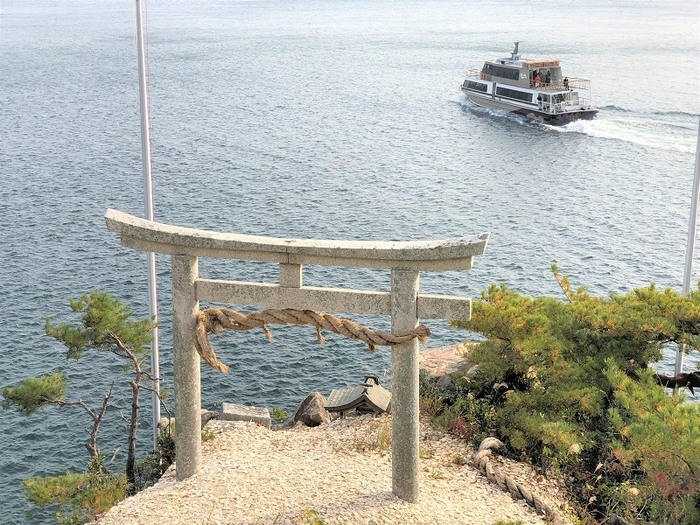 都久夫須麻神社龍神拝所