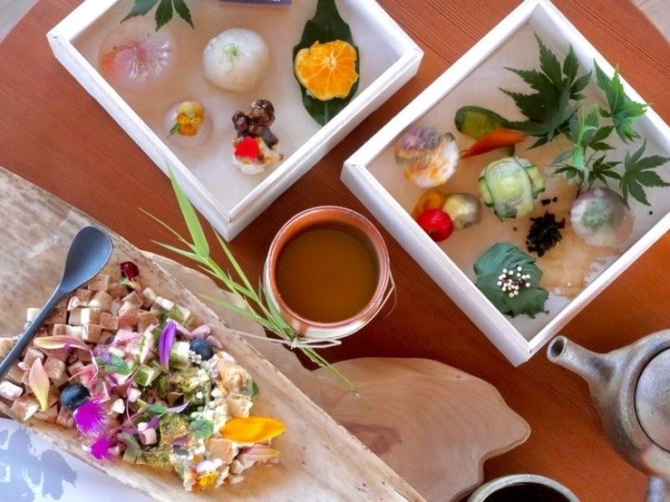 ▲禅坊料理をベースとしたスイーツ(左上)や セイボリー(右上)、山の芽生え(左下)