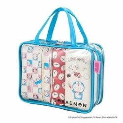 まるで未来のデパート。ドラえもんのひみつ道具グッズは大人向けから子ども向けまで幅広く登場しています。今回は、旅行や普段使いに便利なトラベルポーチセット。