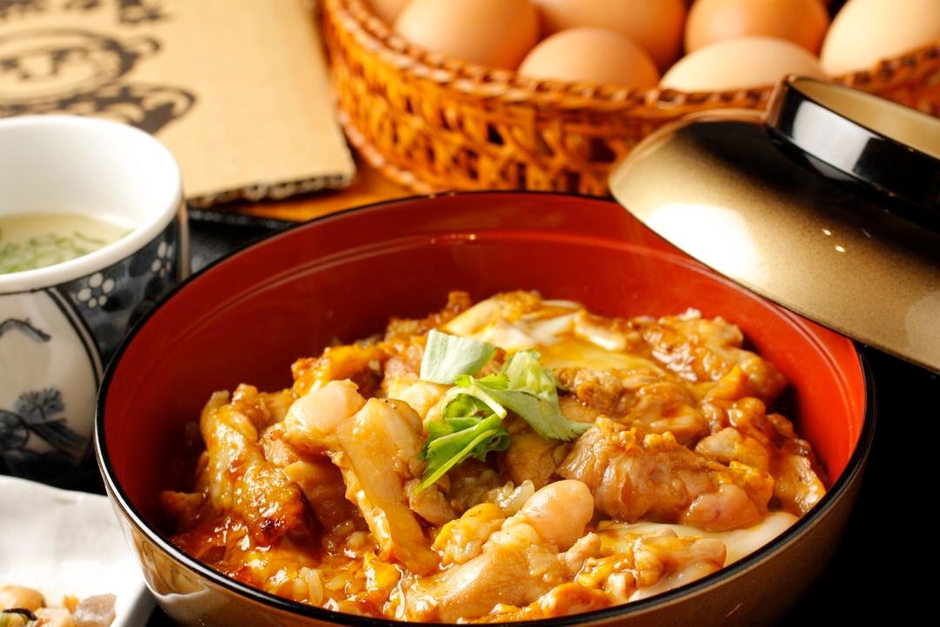 阿波尾鶏と昔たまご使用の親子丼-鶏匠-