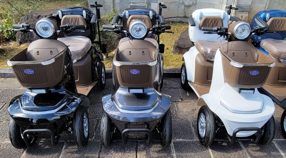 ブラック／ガンメタ／ホワイト