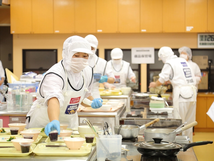 第14回全国学校給食甲子園「調理コンテスト」の様子