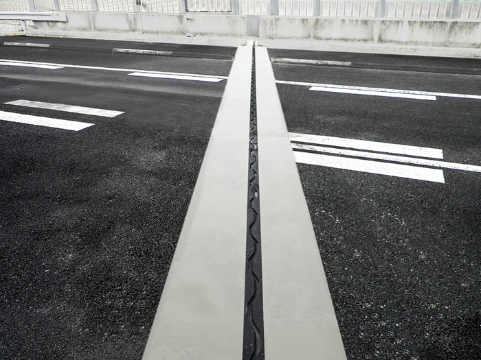 TCFタイプのベースとなるCFタイプはNEXCO仕様の伸縮装置（横浜横須賀道路　堀口第三橋）