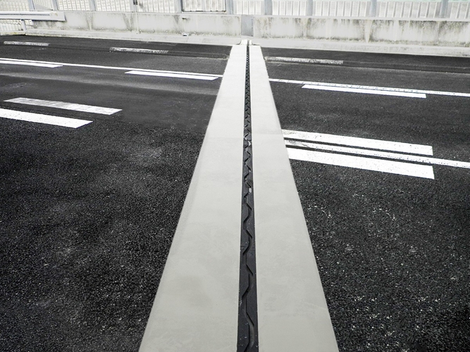 TCFタイプのベースとなるCFタイプはNEXCO仕様の伸縮装置（横浜横須賀道路　堀口第三橋）