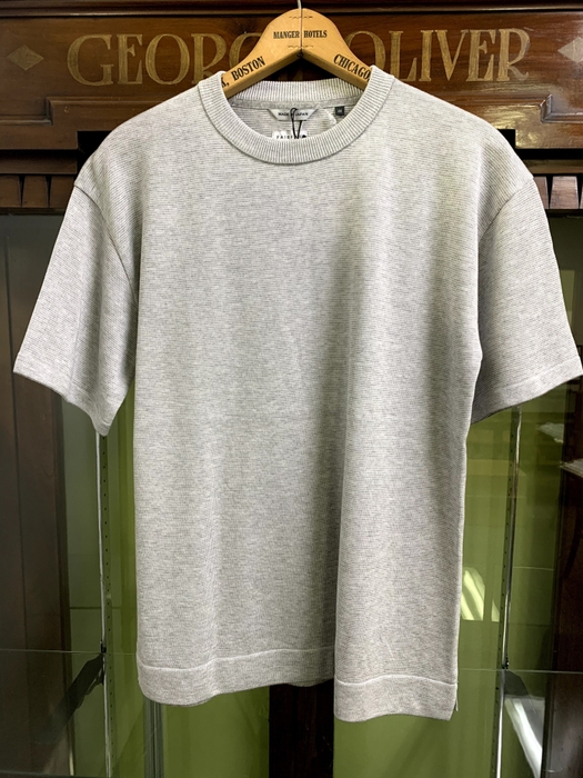ボーダークルーネックTシャツ グレー/インディゴブルー ¥13,000(税別)