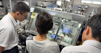 近畿大学産業理工学部が高校生対象の体験プログラムを実施　リチウムイオン電池・シリコン太陽電池の作製に挑戦