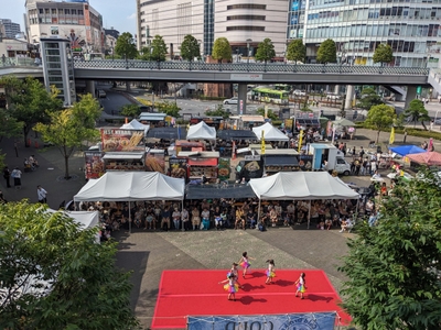 会場