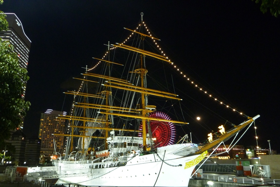 帆船日本丸のライトアップ