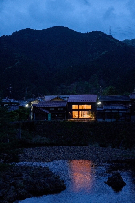 トロッコと銀の庭_川からの風景