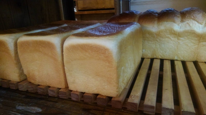 やわらか食パン(1斤 税込216円)