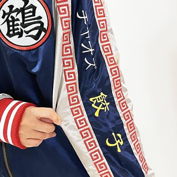 ドラゴンボールの刺繍が至る所にあるコラボスカジャン